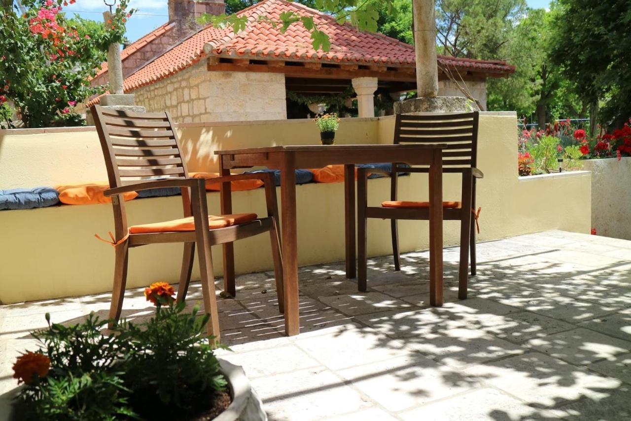 Studio Apartments & Rooms Lela, Sipan Island Sipanska Luka  Exterior photo