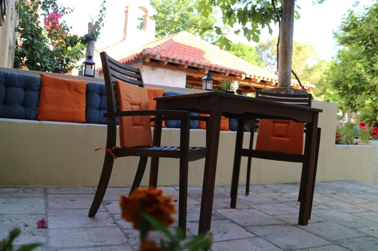 Studio Apartments & Rooms Lela, Sipan Island Sipanska Luka  Exterior photo