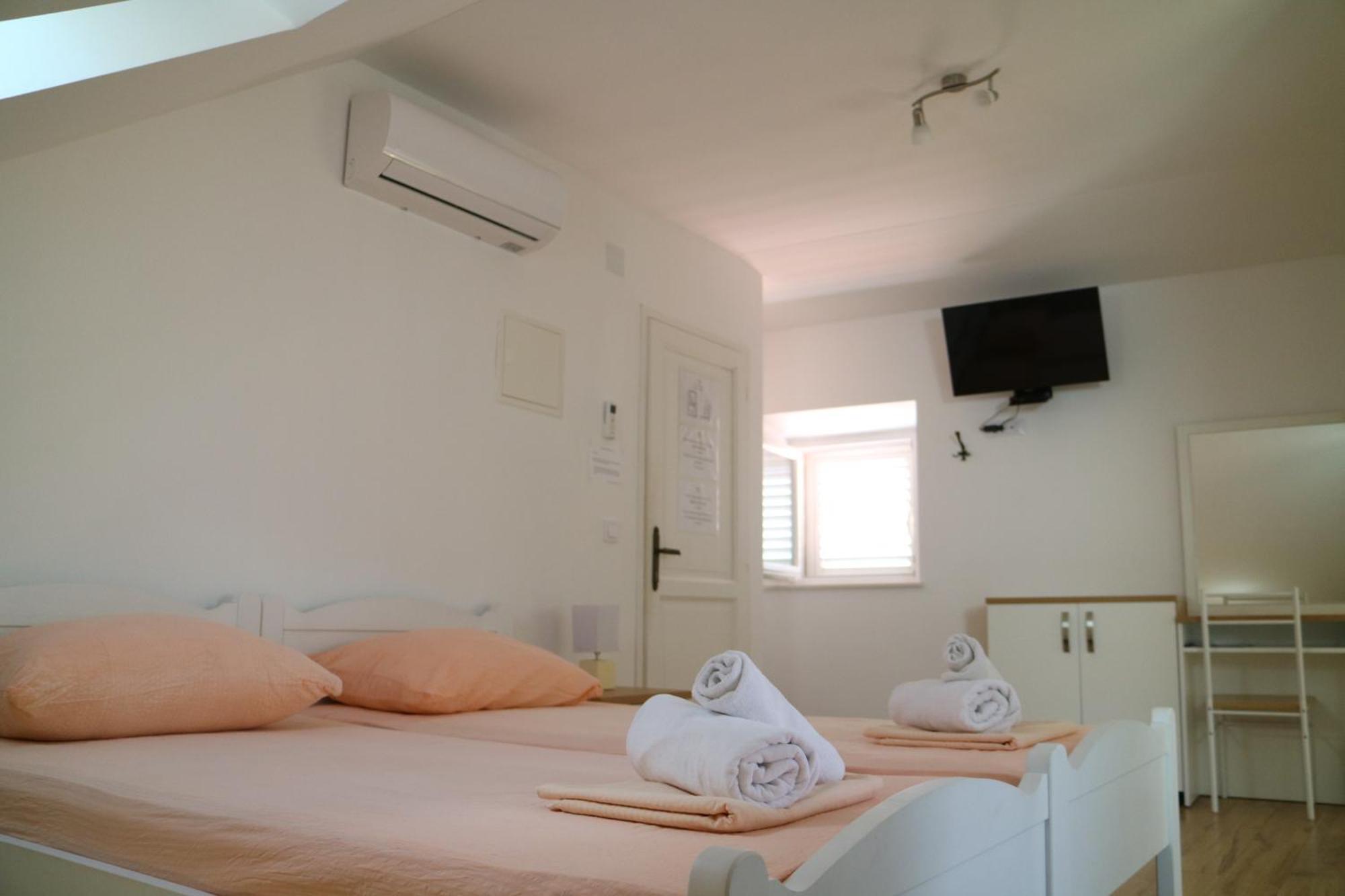 Studio Apartments & Rooms Lela, Sipan Island Sipanska Luka  Room photo